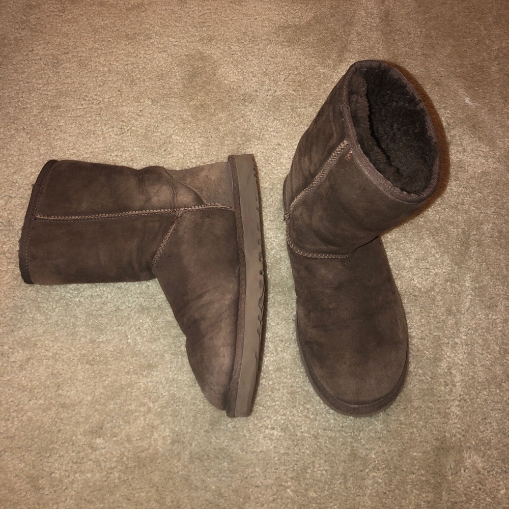 UGGS - Picture 2 of 3